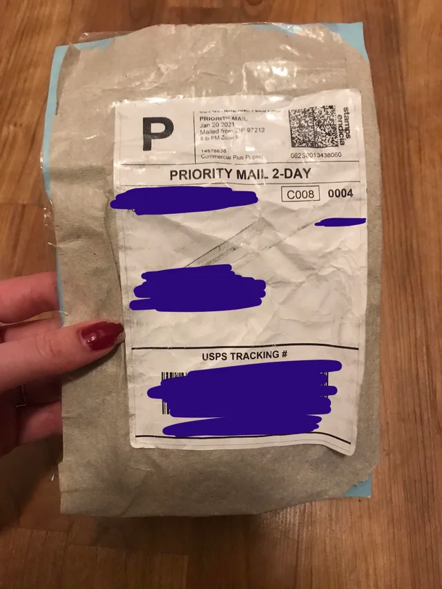 International parcel with intact vacuum seal, customer photo from Mateo in Madrid